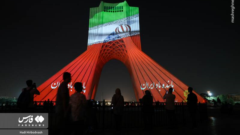 Projektionskartläggning vid Frihetstornet till minne av martyrerna i sionistregimens attacker mot Iran